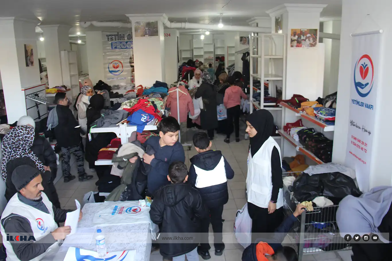 Yetimler Vakfı, kışlık giyim yardımında bulundu