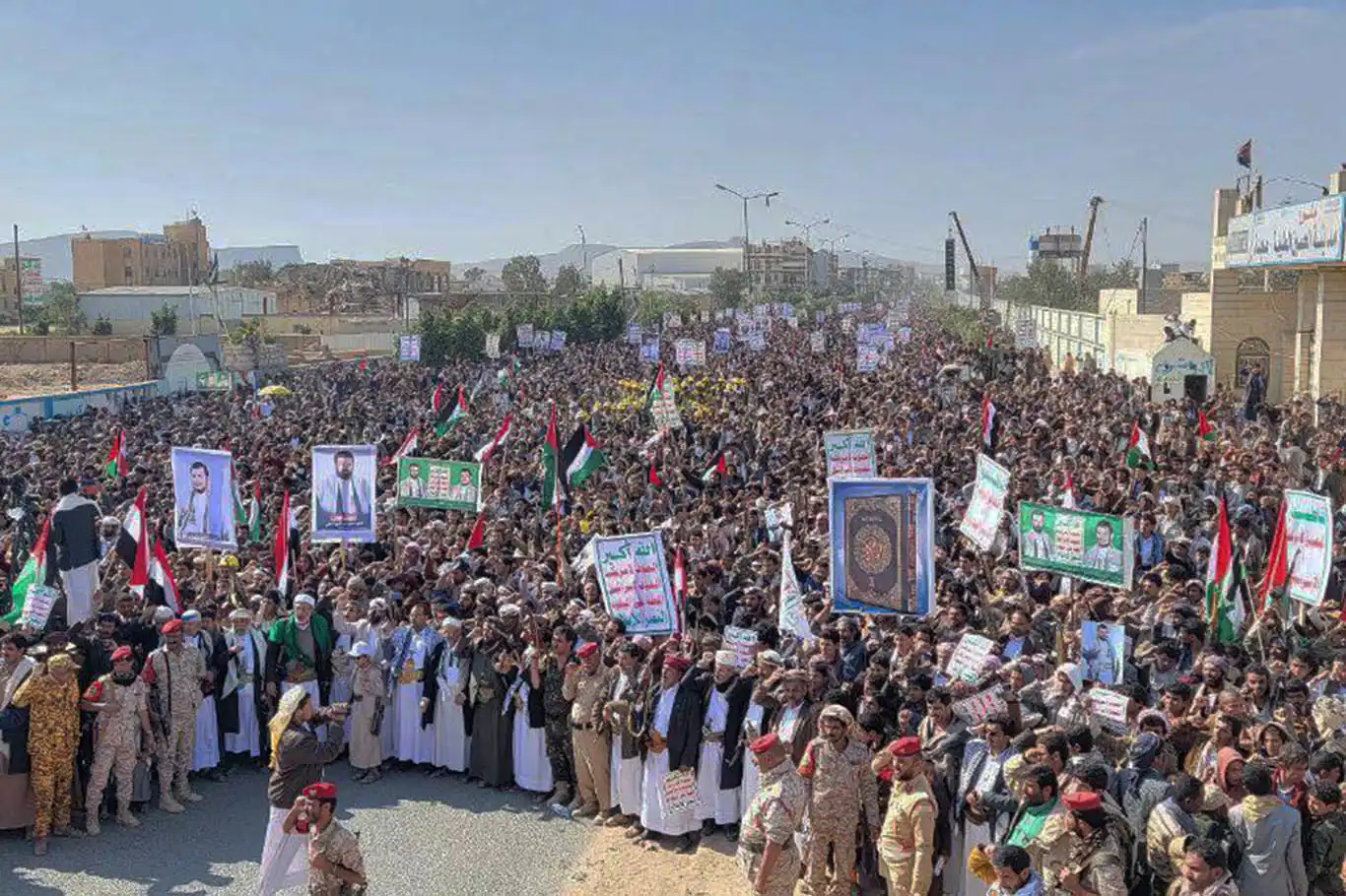 Bi sed hezaran mirov li Yemenê ji bo Xezzeyê meşîyan