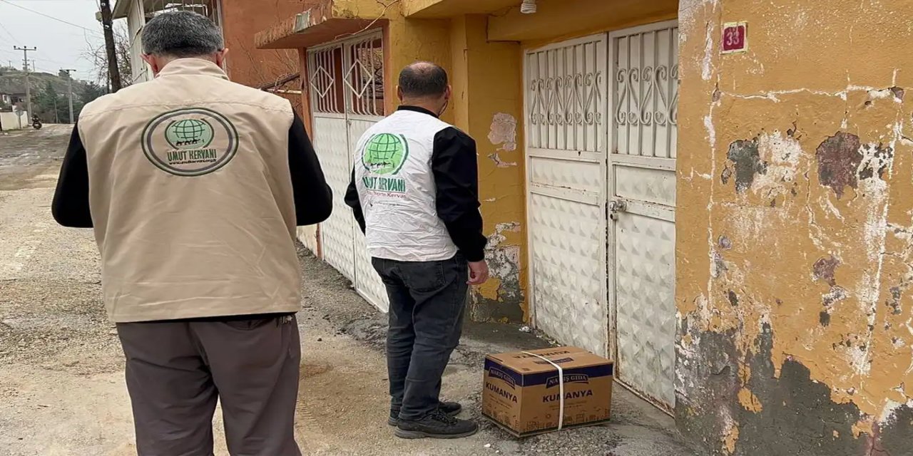 Karwanê Hêvîyê bi minasbeta sê mehan li herêma erdhejê alîkarîyan belav kir