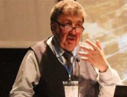 'Alışverişi AVM'den yaparsınız ama cenazenizi bakkal kaldırır'