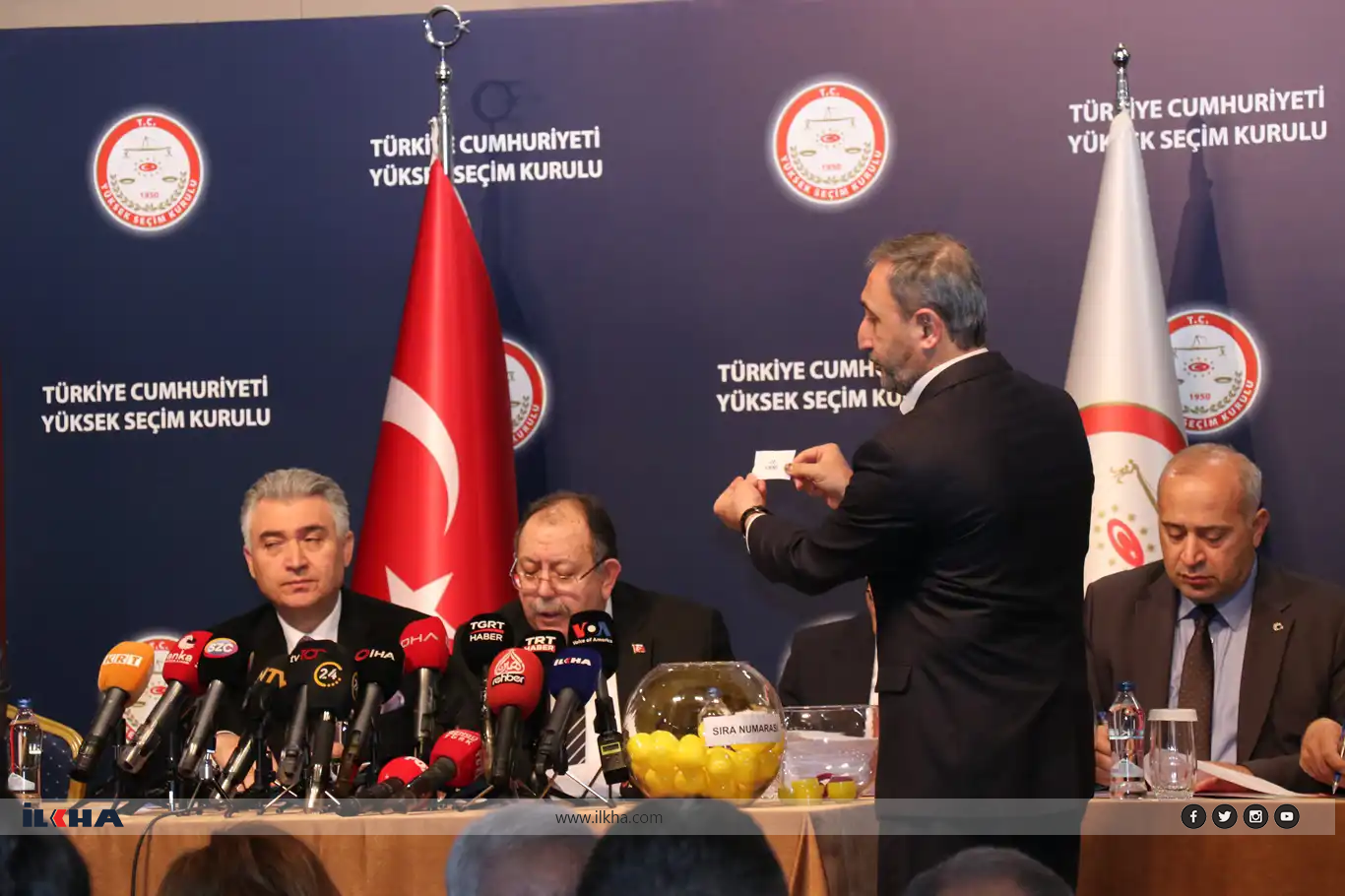 Seçime katılacak partilerin oy pusulasındaki yerleri belli oldu