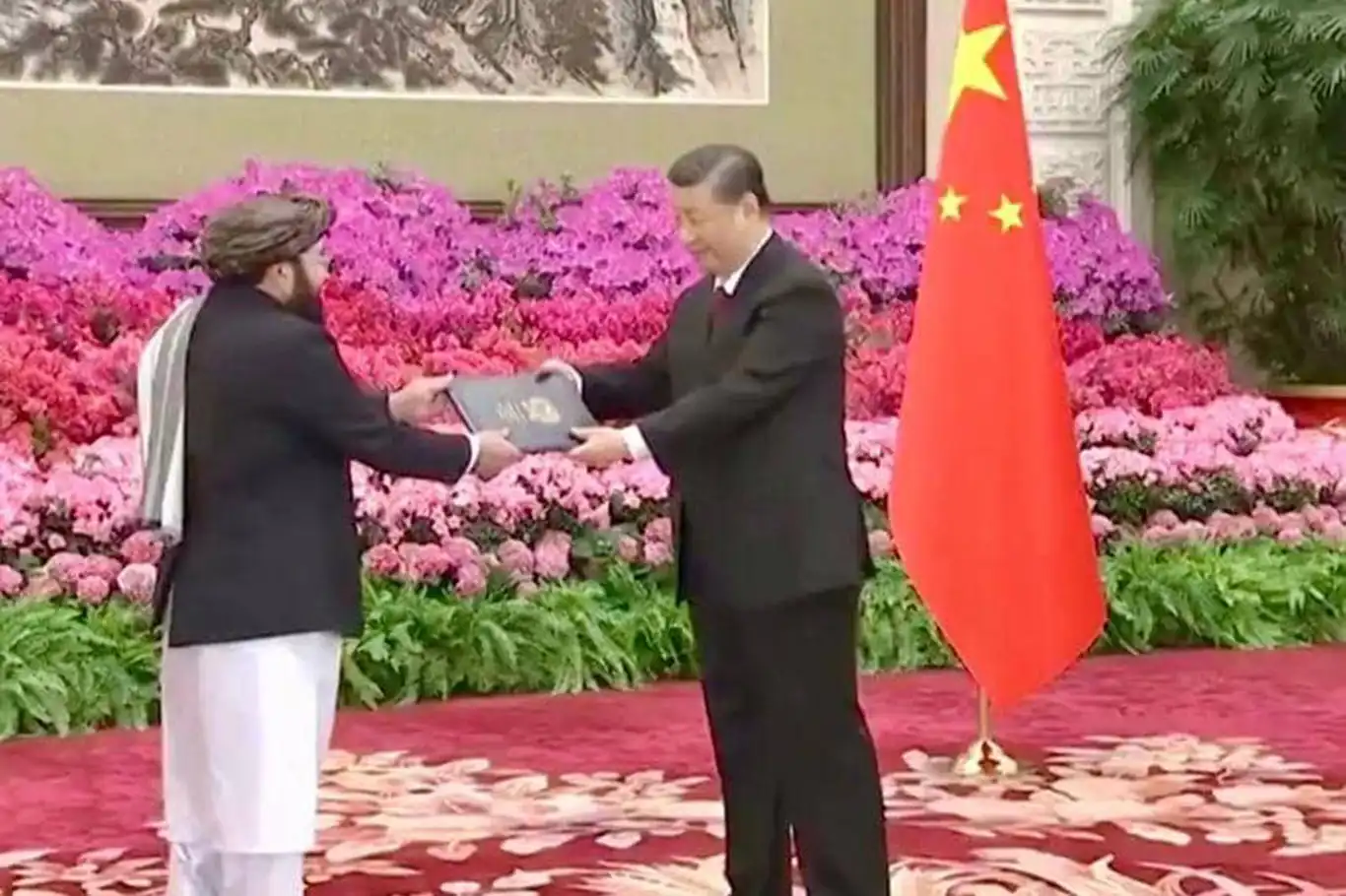 Çînê, bi fermî sefîrê Emîrtîya Îslamî ya Efxenistanê nas kir