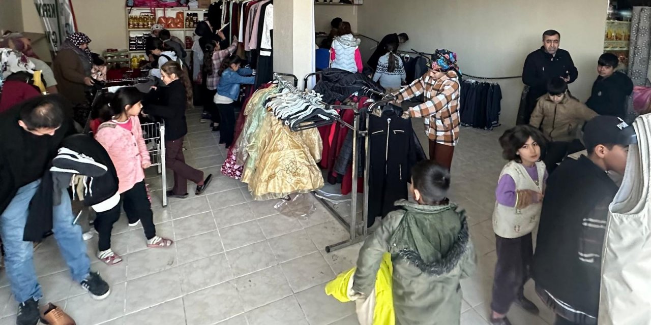 Umut Kervanı Çınar'dan yetim ve muhtaç ailelere giyim yardımı