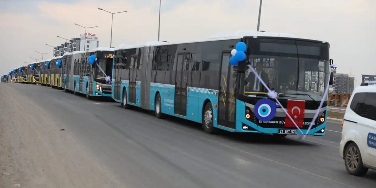 Diyarbakır'da toplu taşıma için 10 yeni otobüs hizmete alındı
