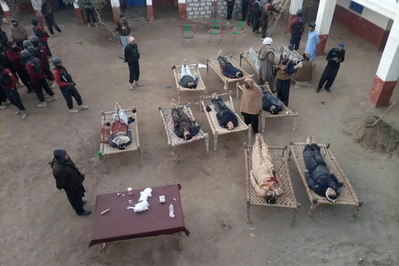 Li Pakistanê li dijî qereqolê êrîş hat lidarxistin: 10 polês canê xwe ji dest dan