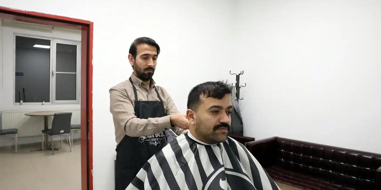 Hasta ve hasta yakınları misafirhanesinde berber hizmeti