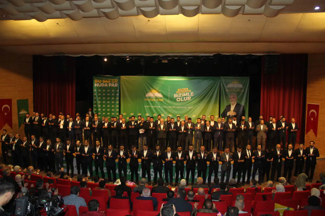 HÜDA PAR, Antalya'da 110 belediye başkan adayını daha tanıttı