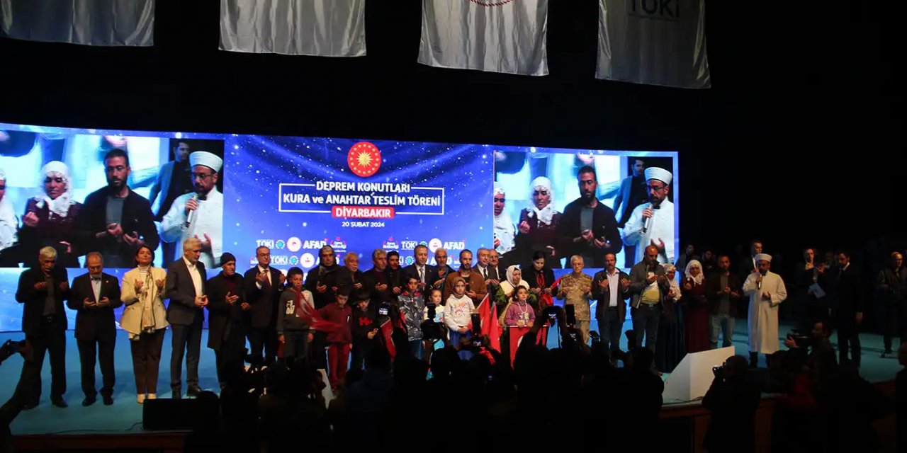 Diyarbakır'da yapımı tamamlanan bin 423 deprem konutunun kura çekimi yapıldı