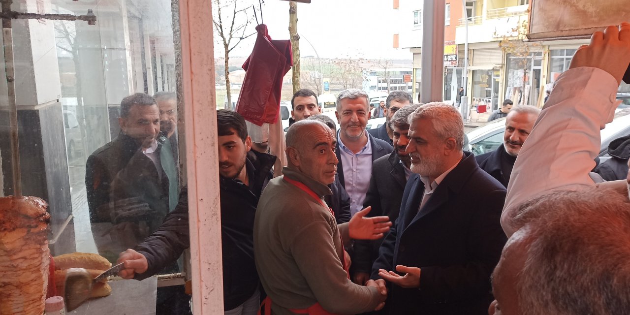 HÜDA PAR Diyarbakır BB Başkan Adayı Faruk Dinç ve Çınar BB adayı Vedat Turgut Çınar'da esnaf ziyaretinde bulundu