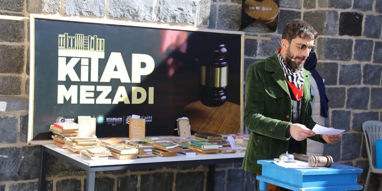 Diyarbakır'da kitap Mezadı Paşa Hamamı’nda yapıldı