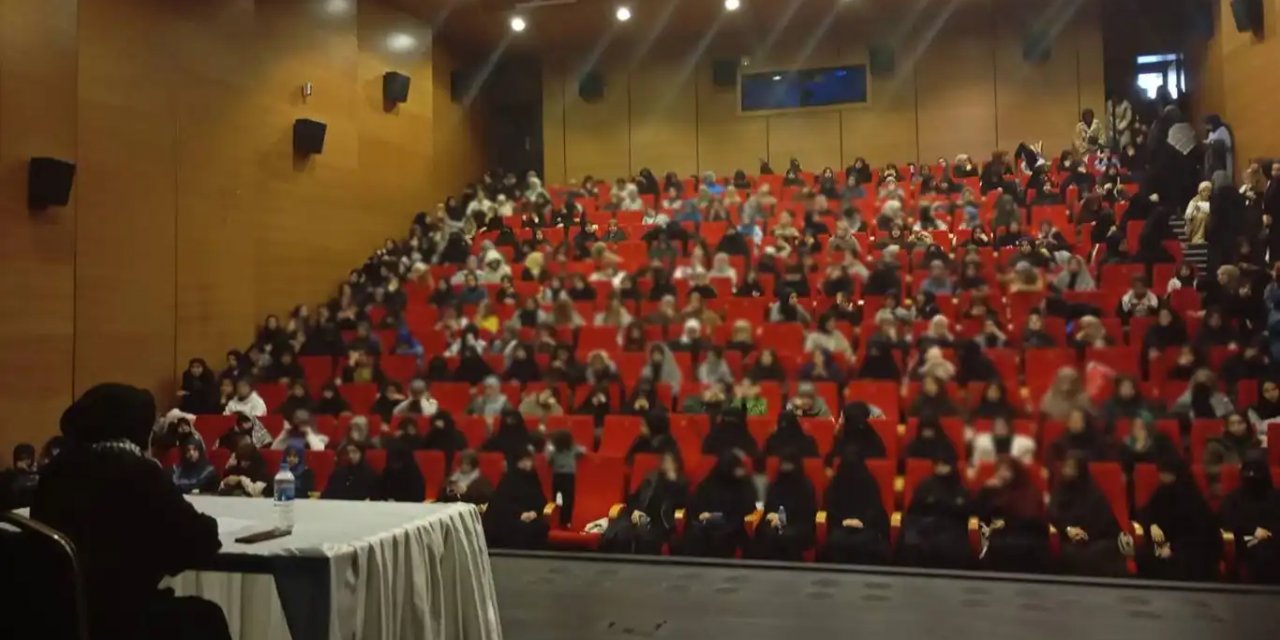 Diyarbakır'da kız öğrencilere "Şehid ve Şahid" temalı program düzenlendi