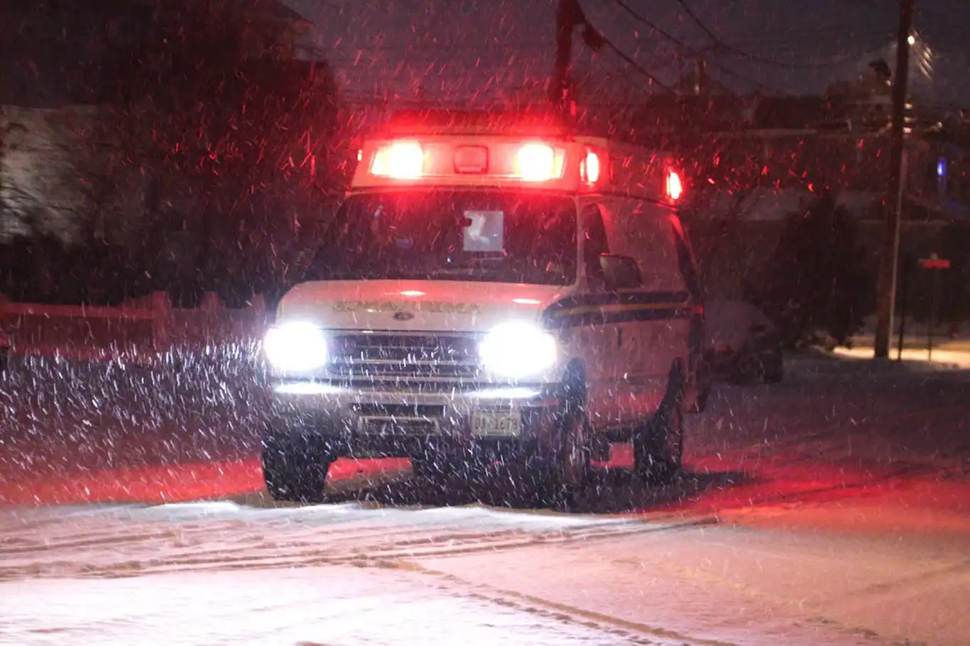 Li Wanê aşît ket li ser mînîbûsê: 1 mirî, 12 birîndar