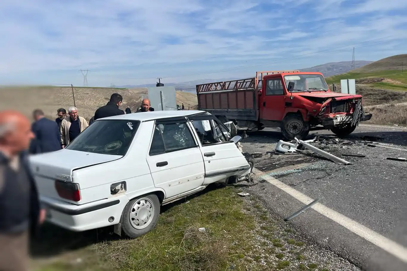 Li Meletîyê wesayît û qamyon li hev qelibîn: Mirîyek