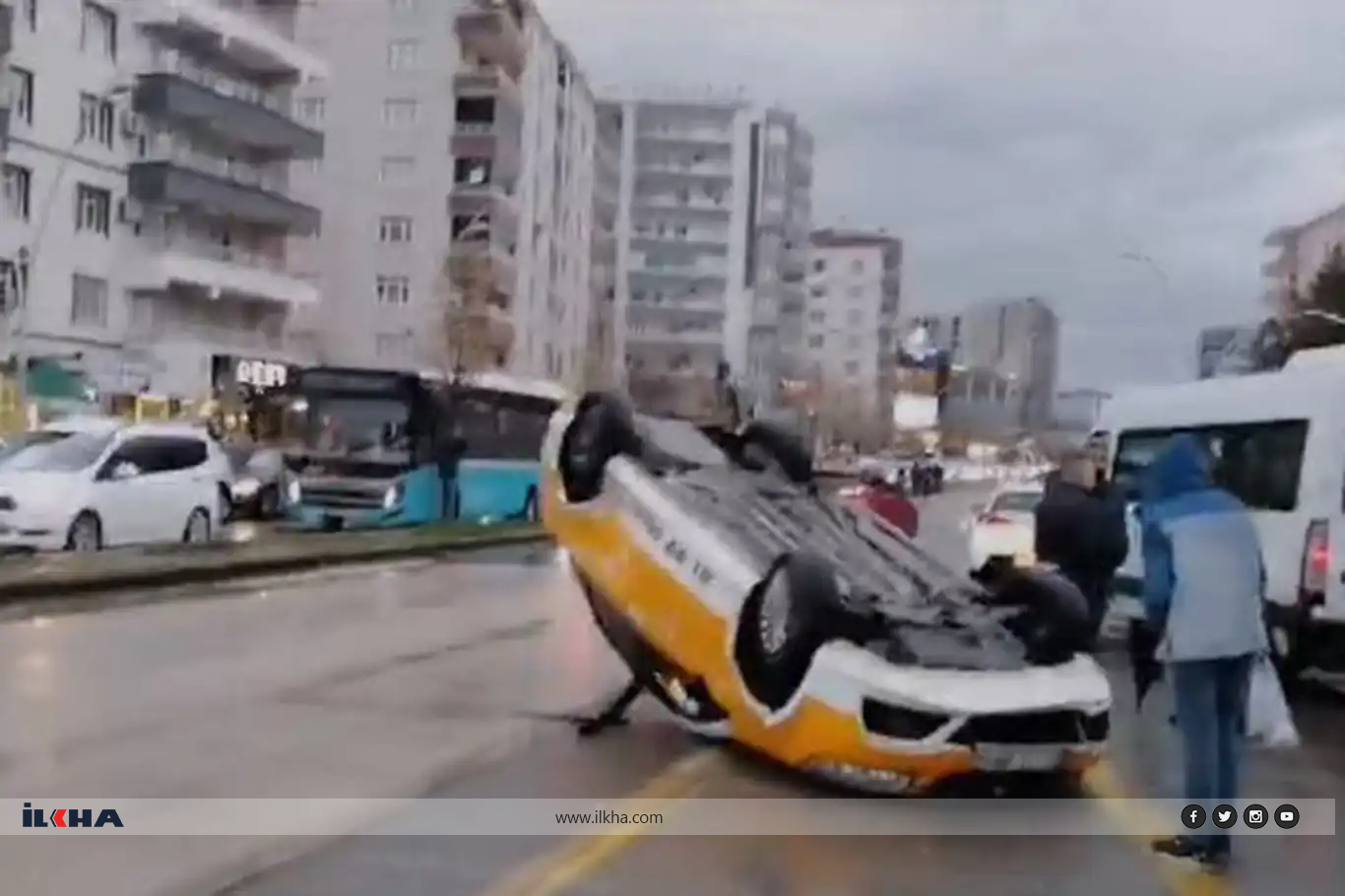 Diyarbakır'da iki otomobil çarpıştı: 1 yaralı