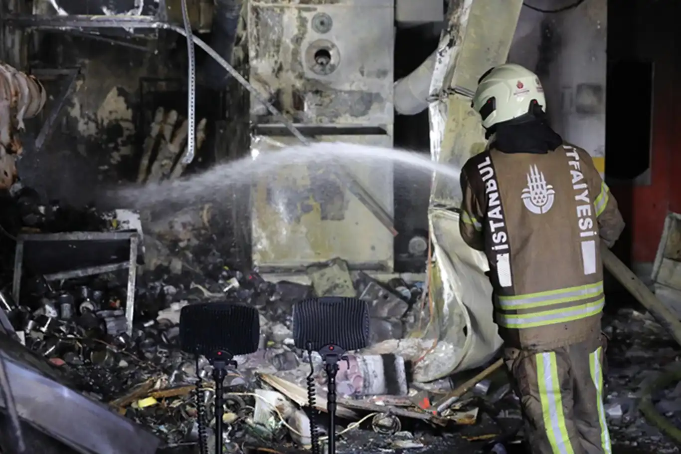 Li Stenbolê avahîyekî 2 qatî şewitî: 2 birîndar