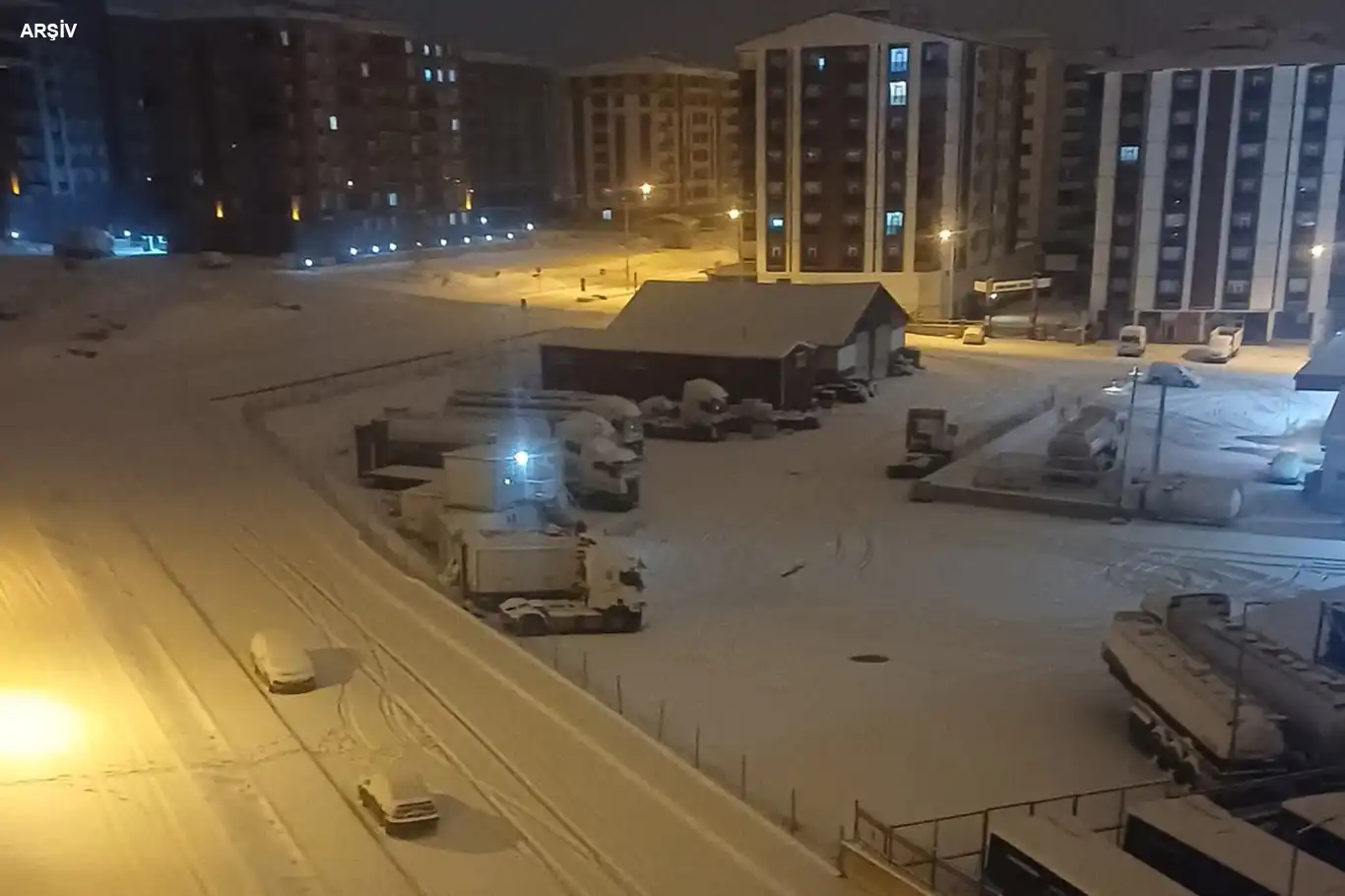 Li Erziromê ji ber qeşayê 48 wesayît li hev qelibîn: 12 birîndar