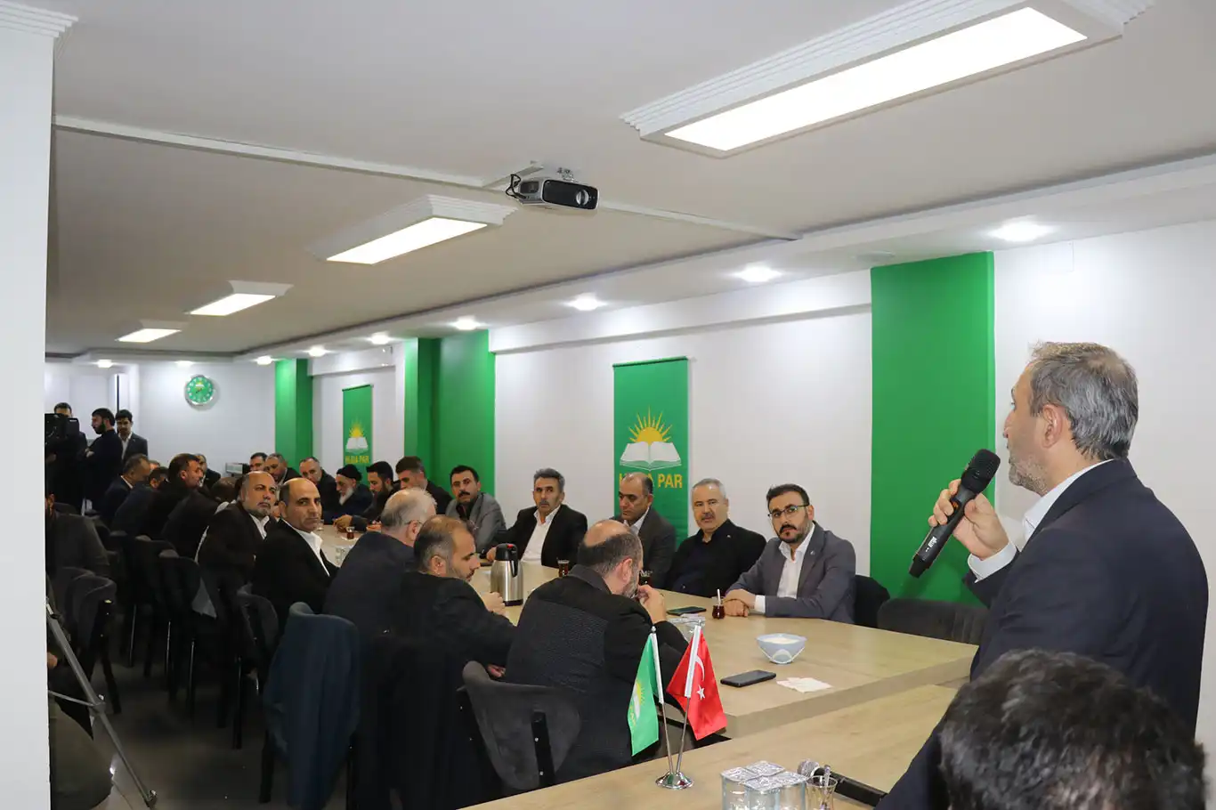 HÜDA PAR Milletvekilli Demir, STK ve kanaat önderleri ile bir araya geldi