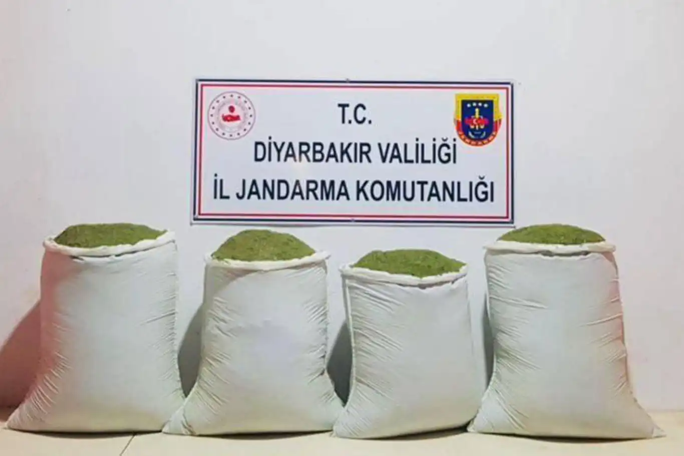 Diyarbakır'da yüklü miktarda uyuşturucu madde ele geçirildi