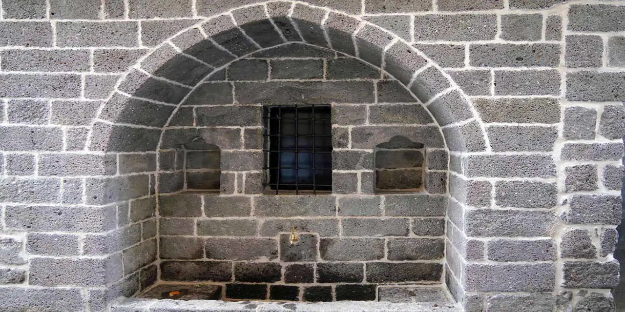 Diyarbakır’da 3 tarihi çeşmede yeniden su akmaya başladı