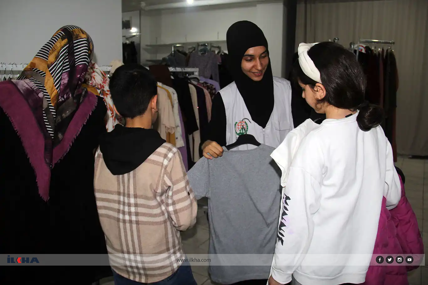 Avrupa Yetim Eli Diyarbakır'da yüzlerce çocuğu giydirdi