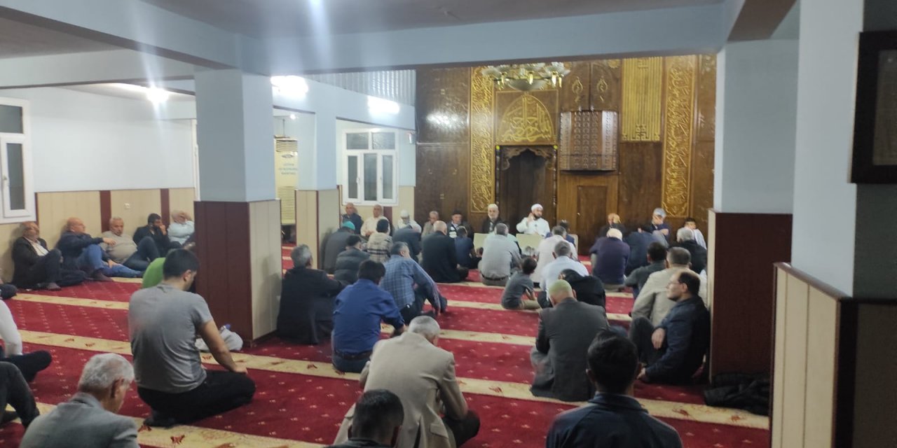 Çınarlılar Kadir Gecesini camilerde ihya etti