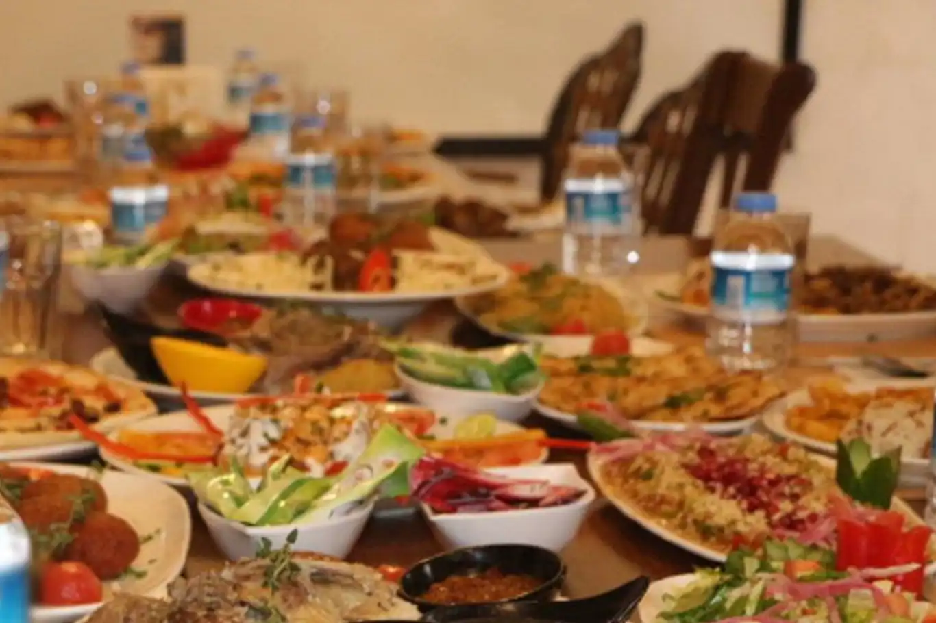 Bayram ziyaretlerinde hamur işi ve yağlı yiyeceklerden uzak durun!