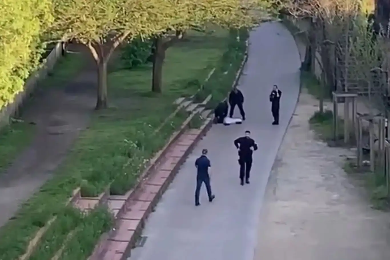 Li Fransayê êrîşa bi kêrê: 1 mirî, 1 birîndar