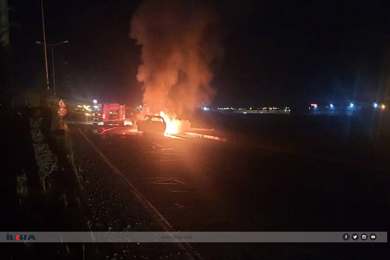 Diyarbakır'da seyir halindeki otomobil alev alarak yandı