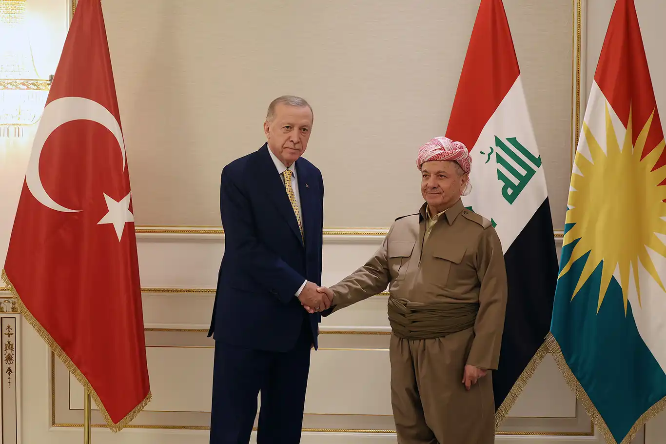Cumhurbaşkanı Erdoğan, Kürdistan'da KDP Başkanı Mesut Barzani ile görüştü