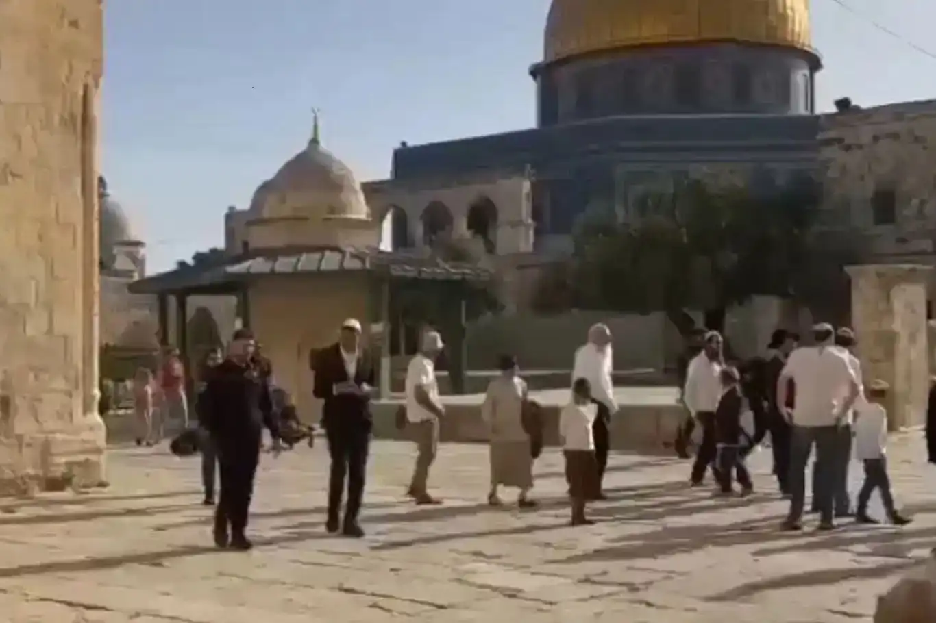 Şênîyên îşxalker êrîşî Mescîda Eqsayê kirin