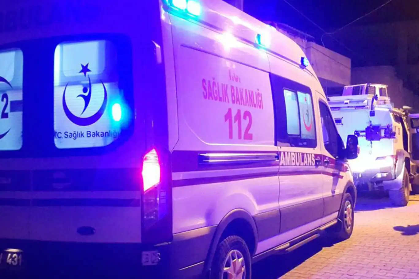 Di mala îxtîyaran de bi kêrê êrîş: 2 mirî, 1 birîndar