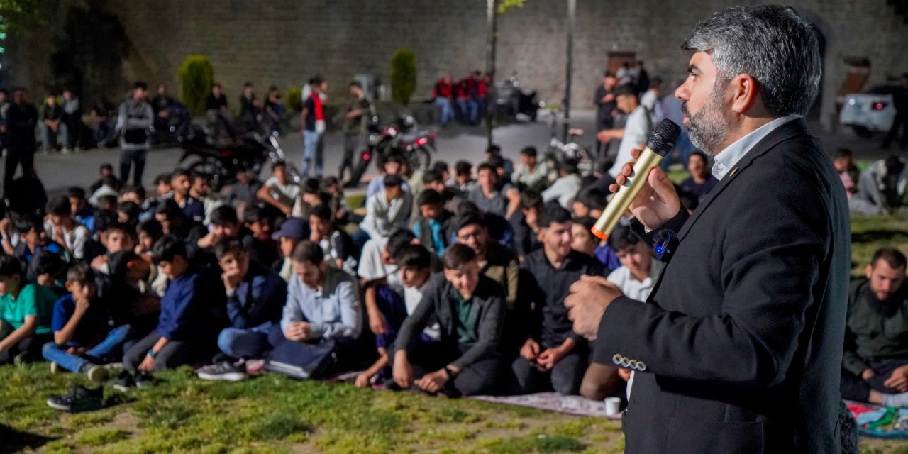 HÜDA PAR Milletvekili Faruk Dinç Diyarbakır’da gençlerle buluştu