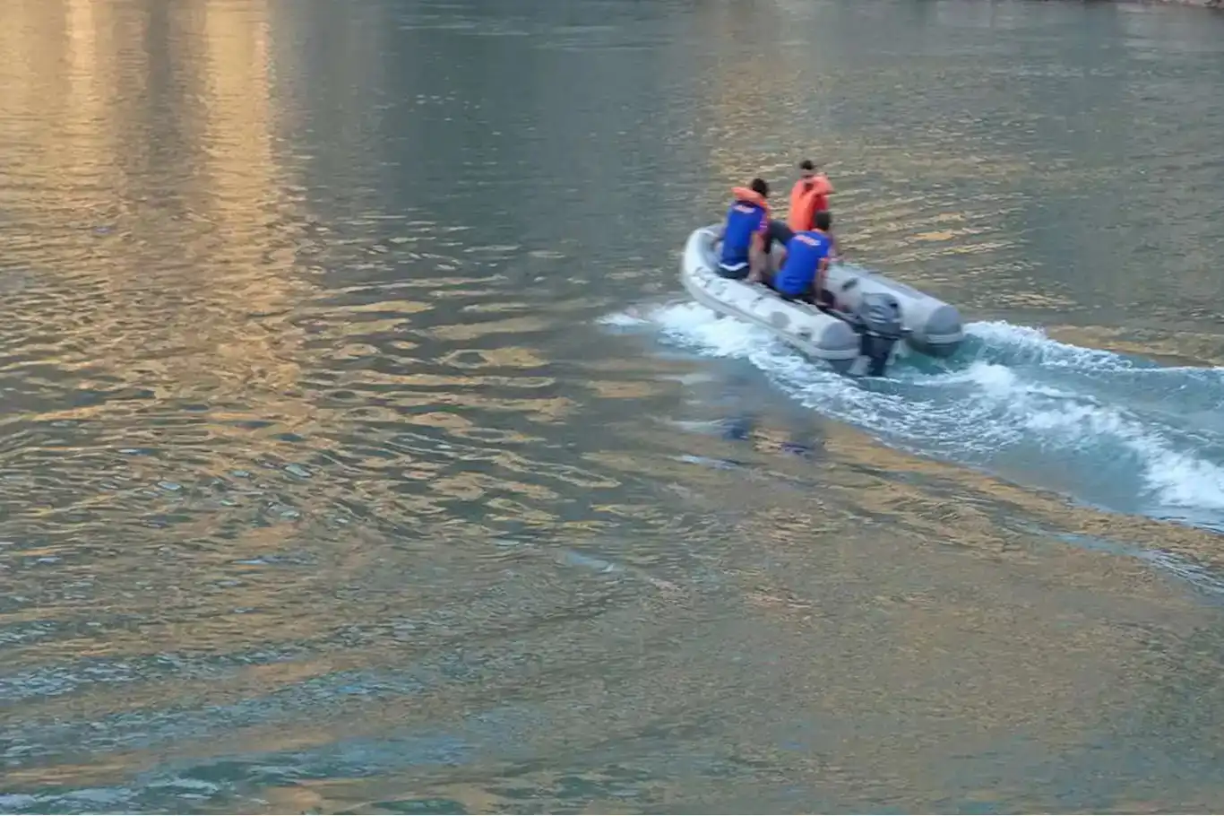 Li Semsûrê zarokek di bendavê de fetisî