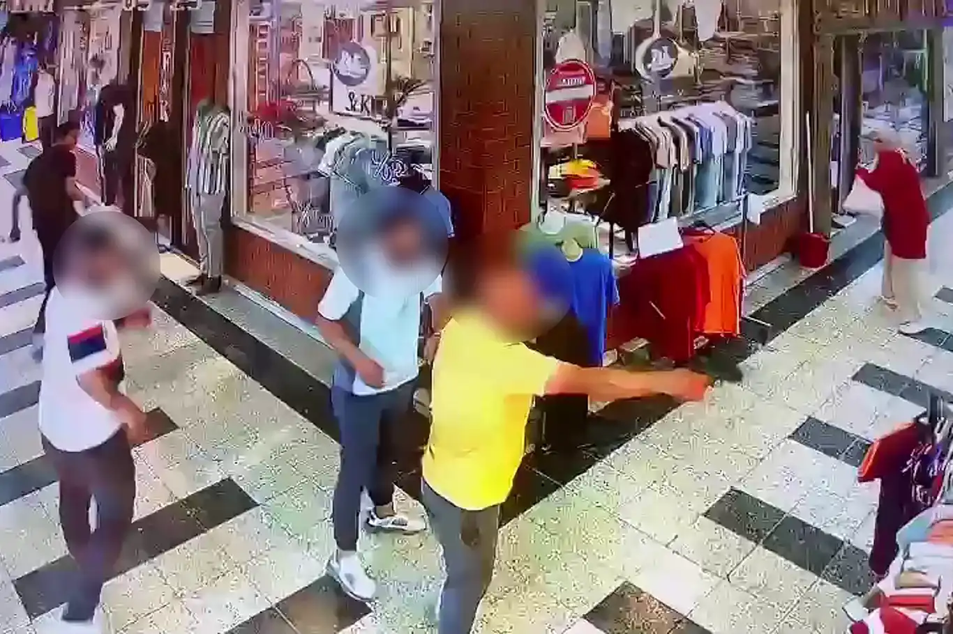 Li Meletiyê êrîşa çekdarî ya li ser kargehekê di kamerayan de hat kişandin