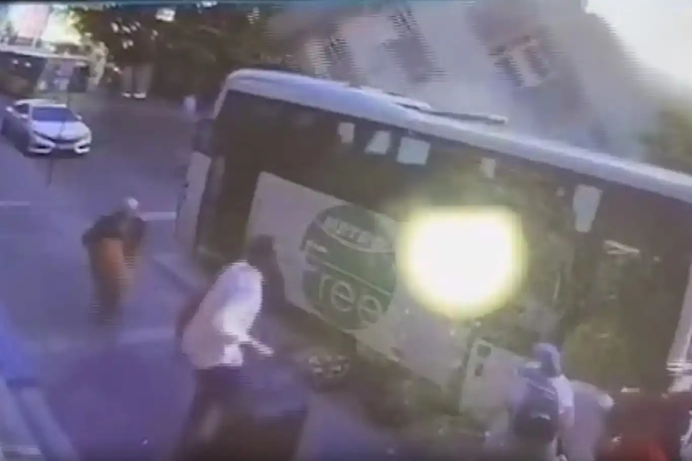 Li Stenbolê avahîyek hilweşîya: 1 mirî 8 birîndar