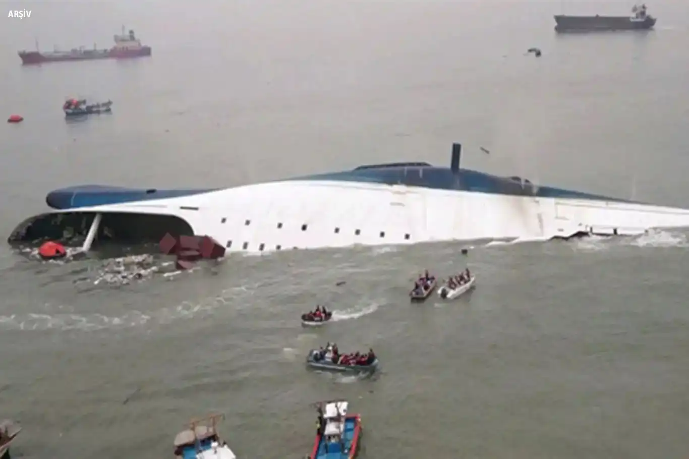 Keştîya aîdê Koreya Bakur bin av bû: 90 leşker mirin