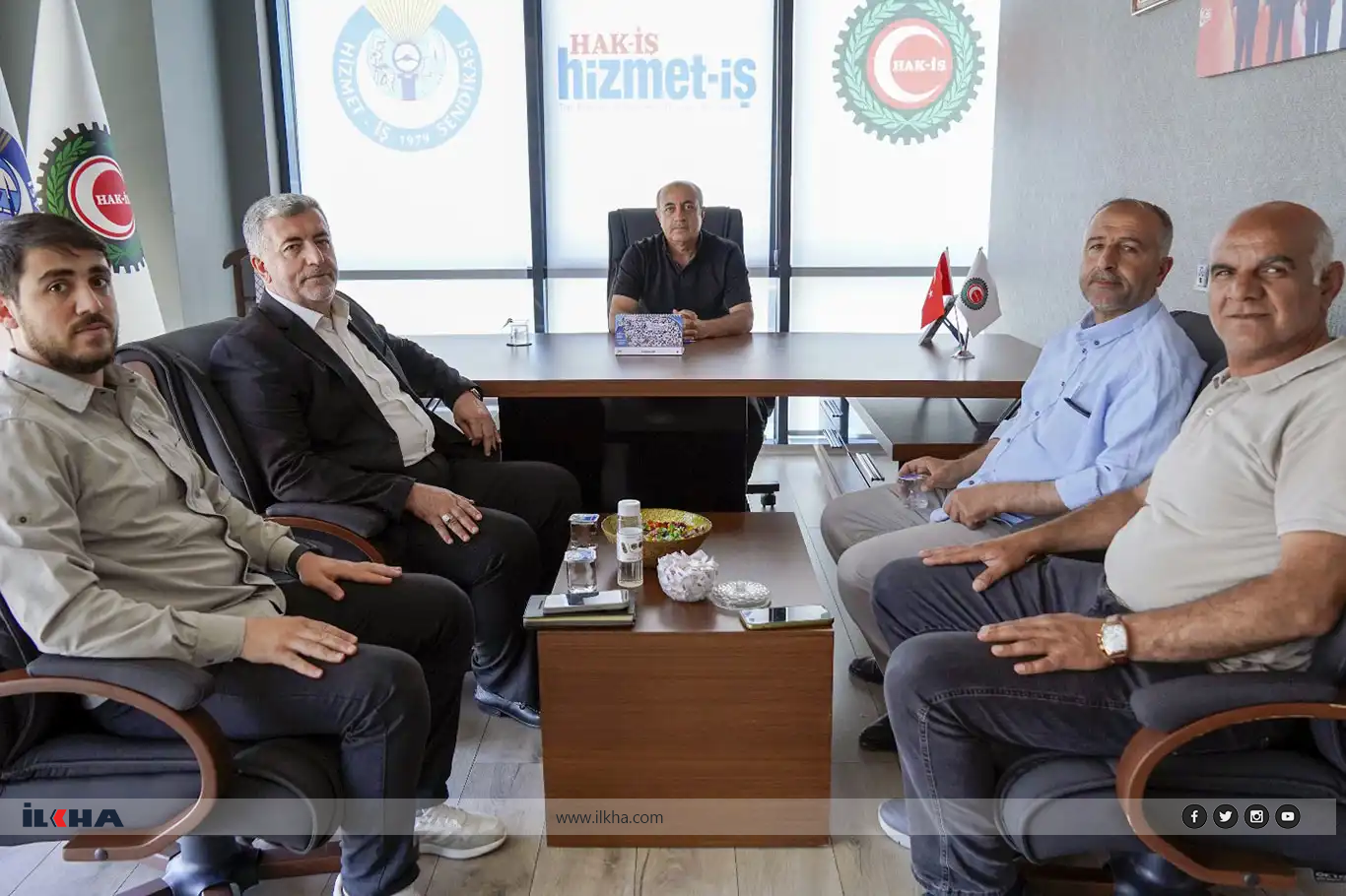HÜDA PAR Diyarbakır İl Başkanı Gülsever, iş akdi feshedilen belediye işçileri hakkında bilgi aldı