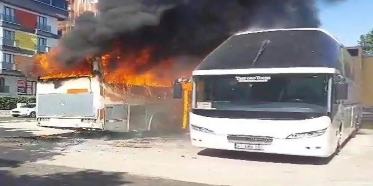 Di şewata ku derket de 3 otobûs zerar dîtin