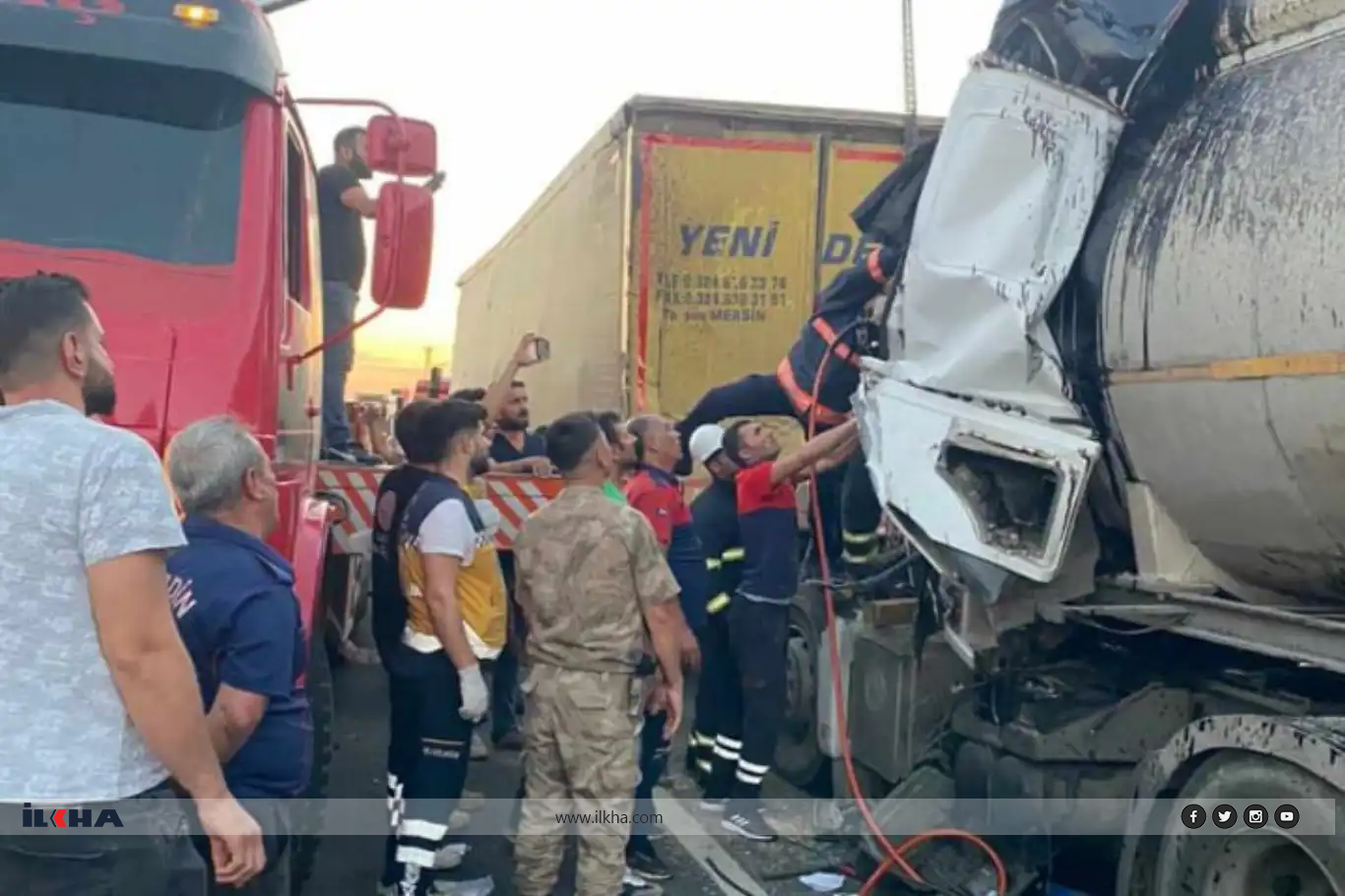 Mardin'de iki tır çarpıştı: 1 ağır yaralı