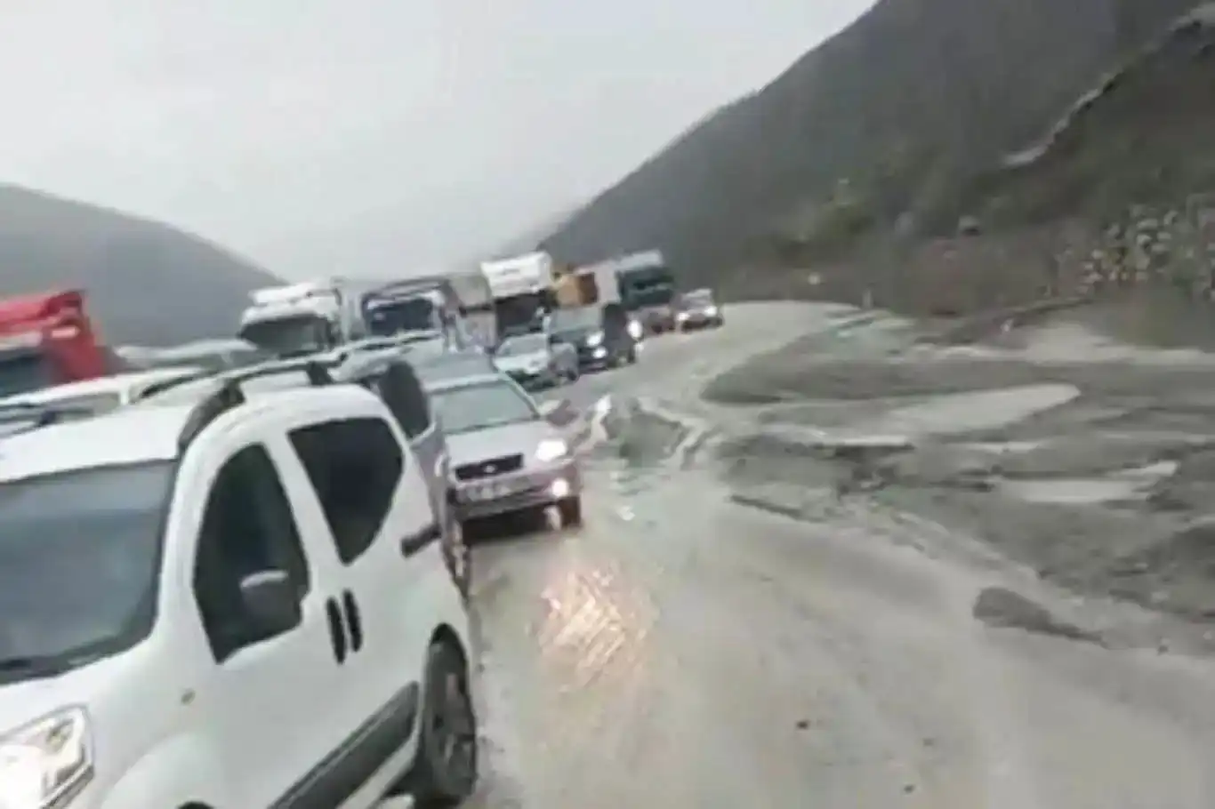 Rêbeja Erzîncan-Sêwasê ji ber hezazê hat girtin