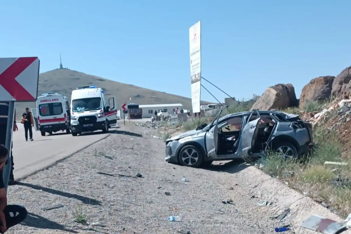 Otomobîl ket qenala avê û teqla avêt: 1 mirî 3 giran birîndar