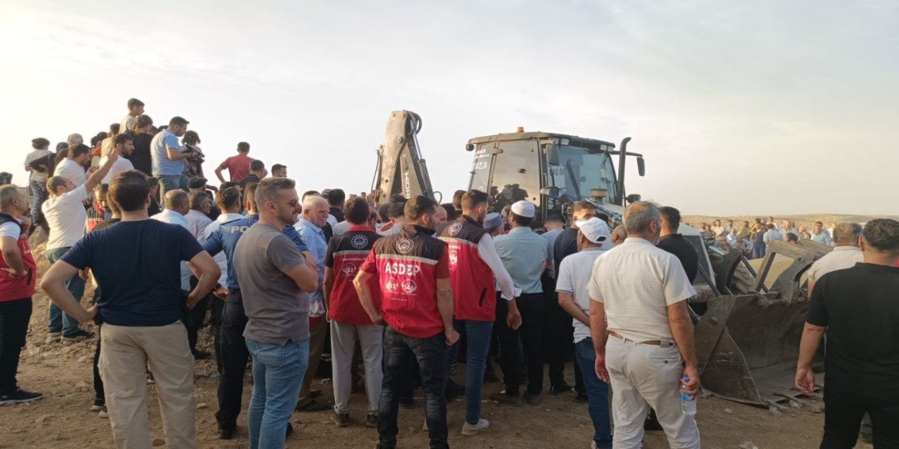 Anız yangınında hayatını kaybeden 2 kişi Mardin Mazıdağı'nda defnedildi