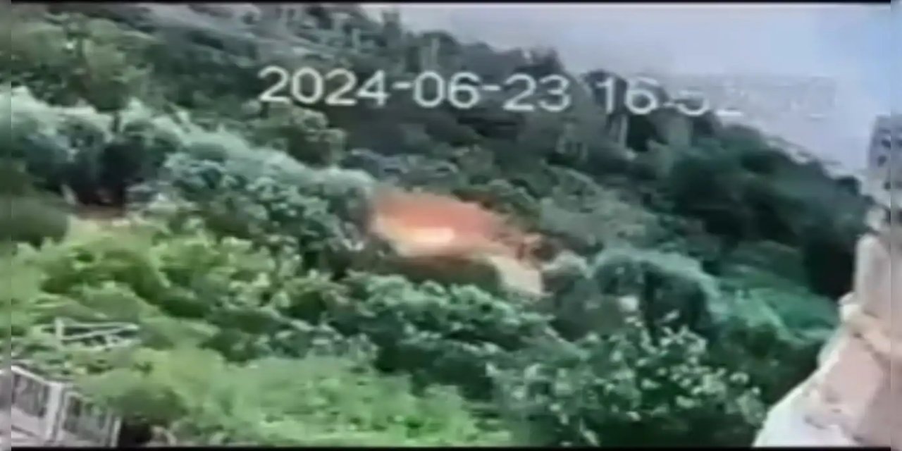 Elektrik tellerinden düşen kıvılcımların yangına sebep olduğu anlar kameralara yansıdı