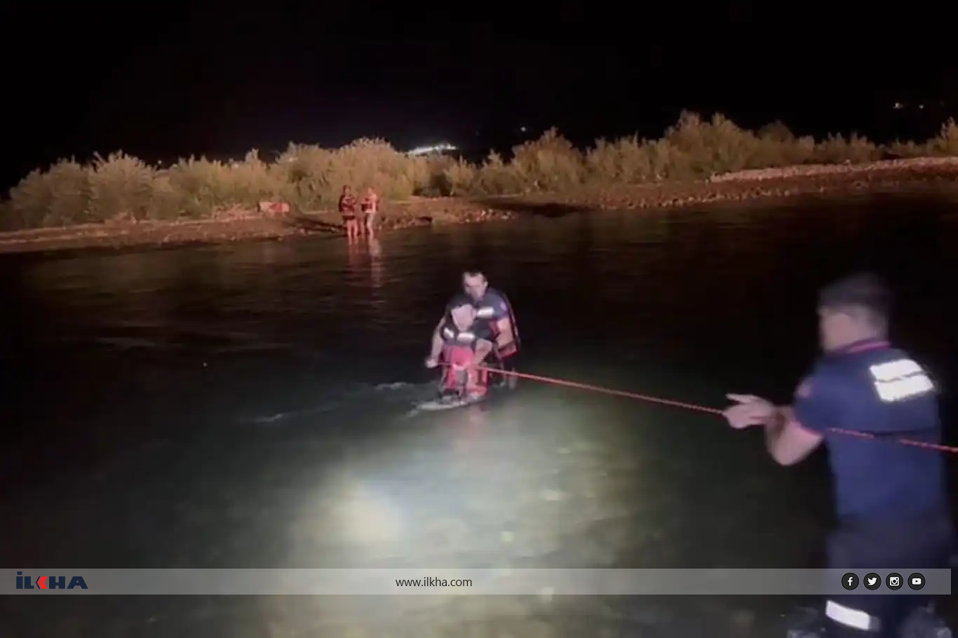 Batman'da suda mahsur kalan 7 kişi kurtarıldı