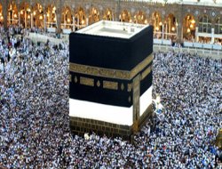 Mekke Valisi Prens Faysal Kâbe'yi yıkayacak