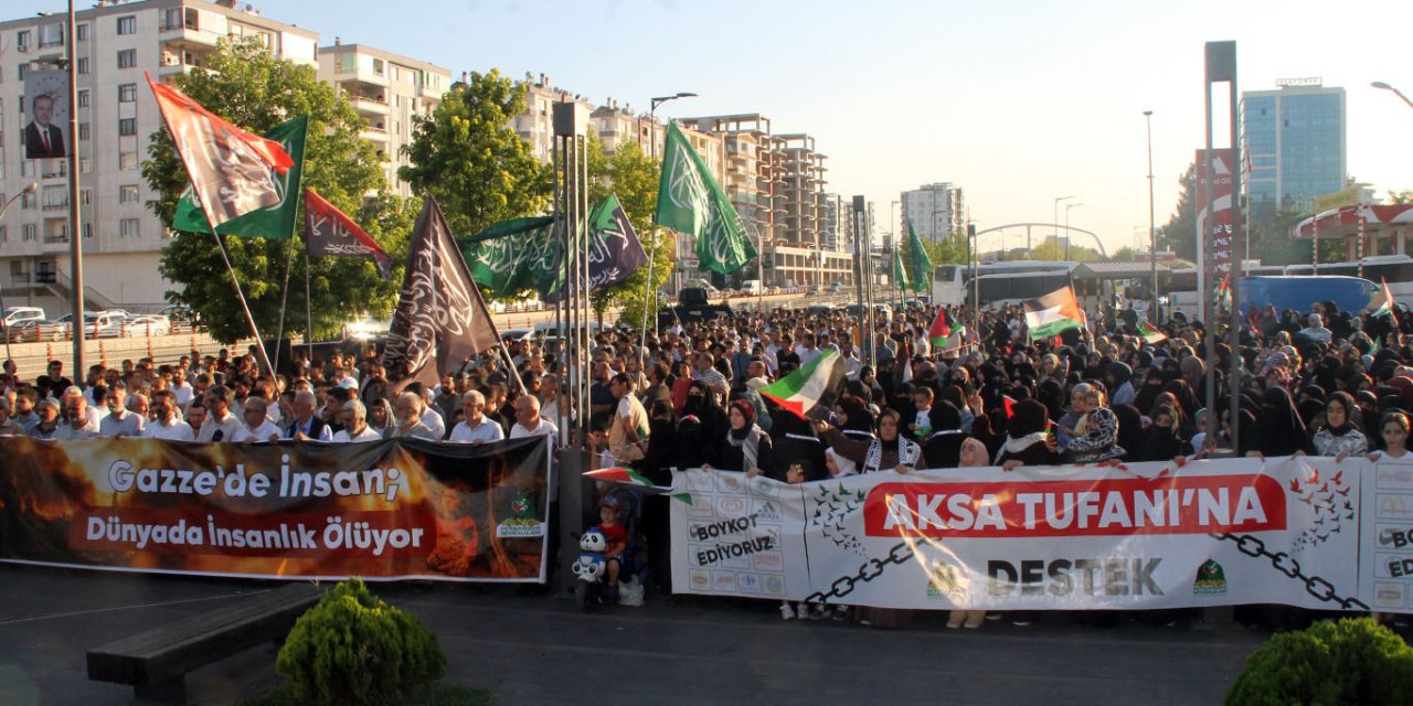 Peygamber Sevdalıları: Gazze Müslüman gibi görünenleri net bir şekilde afişe etmiştir