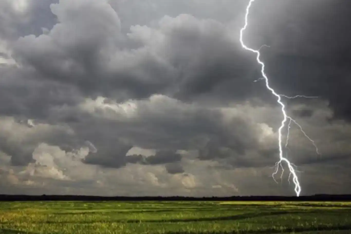Mardin Nusaybin’de bir kadına yıldırım çarpması sonucu hayatını kaybetti