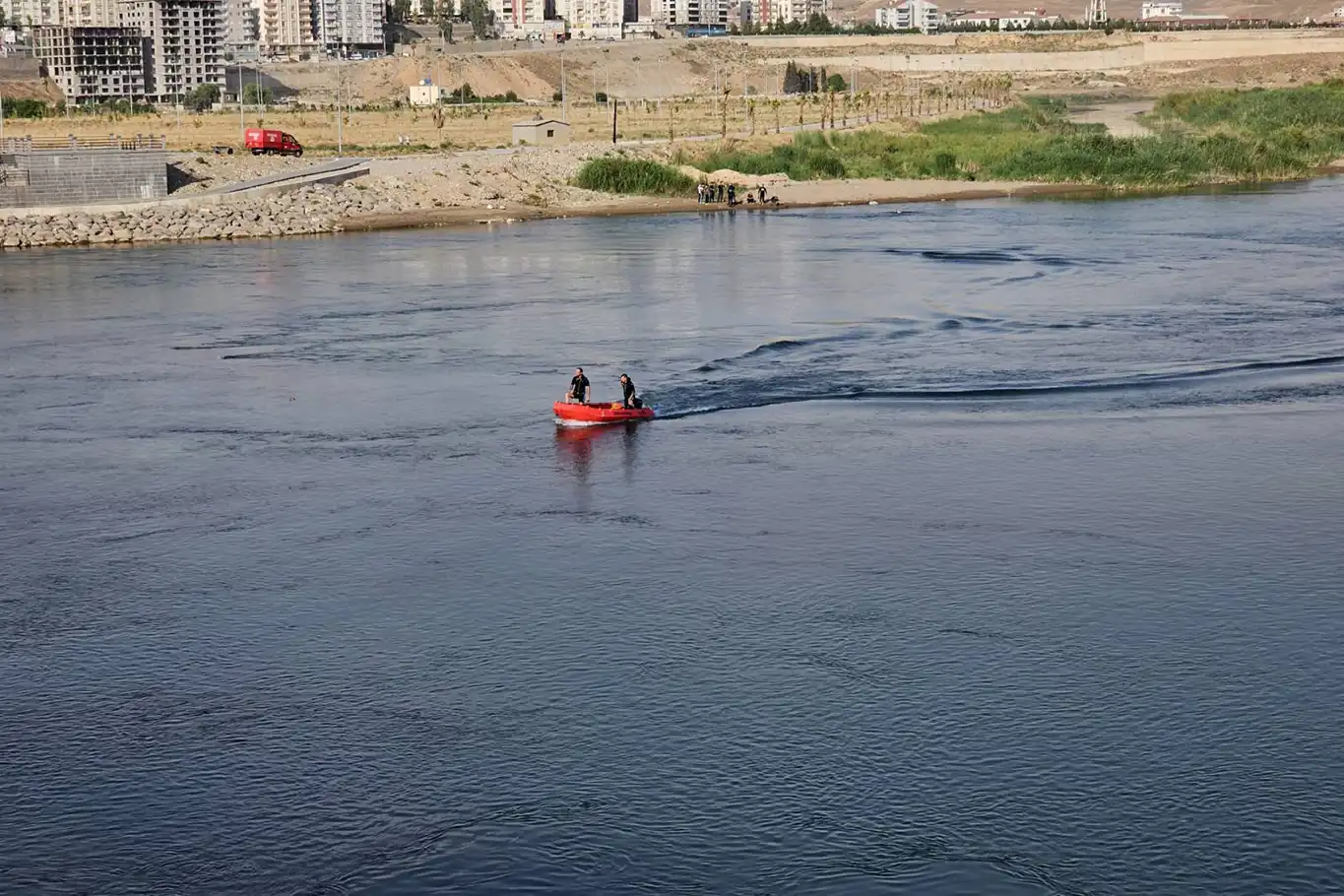 Cizre'de çocuğu boğulmaktan kurtaran bir kişi canından oldu