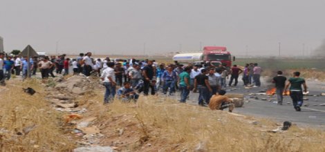 Taksiciler Habur'u kapattı