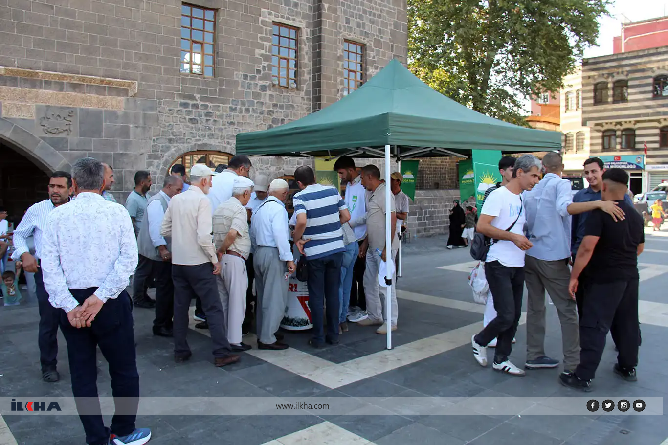 HÜDA PAR'ın meclise sunduğu kanun teklifi için Diyarbakır'da imza kampanyası başlatıldı